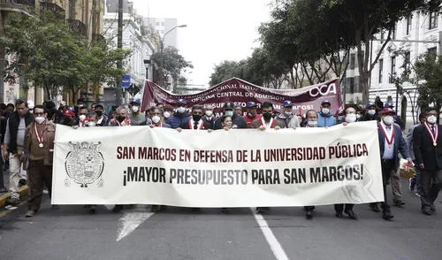 Trabajadores y estudiantes de la UNMSM marcharon para exigir mayor presupuesto. Foto: Marco Cotrina/La República Trabajadores y estudiantes de la UNMSM marcharon para exigir mayor presupuesto. Foto: Marco Cotrina/La República