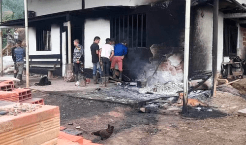 Luego de asesinar al profesor y a toda su familia, incineraron su hogar. Foto: El Tiempo