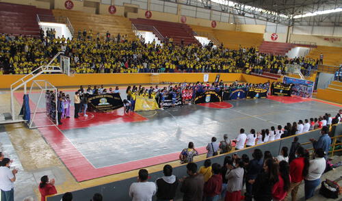 Miles de estudiantes disfrutaron de la fiesta deportiva. Foto: Omar Pacherrez, prensa de juegos escolares