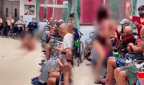 Los residentes del asilo aplaudieron con gran entusiasmo mientras disfrutaban el show erótico. Foto: Composición LR/Captura de video/NewYorkPost.