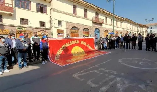 Trabajadores municipales de Cusco reclaman pago por convenios colectivos a alcalde Víctor Boluarte. Foto: Facebook