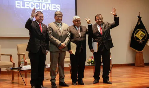 Ataques y propuestas. Candidatos a municipio de Arequipa aprovecharon disertación para lanzarse pullas. No hubo muchas propuestas. Foto: Rodrigo Talavera/ La República