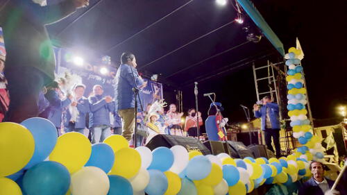 Mitines. Se realizaron en plazas de distritos de Cusco. Foto: La República Mitines. Se realizaron en plazas de distritos de Cusco. Foto: La República