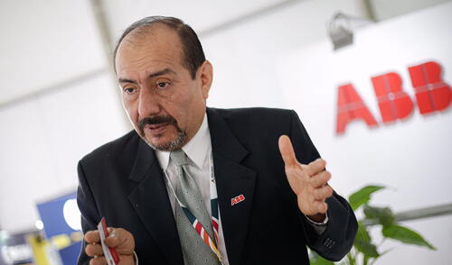 Arequipa. Ricardo Tejada explica cómo sería el procedimiento de conversión. Foto: La República/Rodrigo Talavera Arequipa. Ricardo Tejada explica cómo sería el procedimiento de conversión. Foto: La República/Rodrigo Talavera