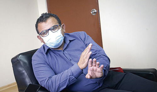 Versión. Ayer corrió rumor que PNP allanó casa de Zeballos. Foto: La República/Archivo Versión. Ayer corrió rumor que PNP allanó casa de Zeballos. Foto: La República/Archivo