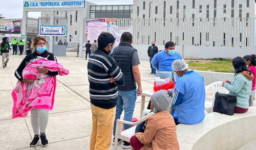El personal se instaló a las afueras de los locales de votación. Foto: Red de Salud Sur El personal se instaló a las afueras de los locales de votación. Foto: Red de Salud Sur