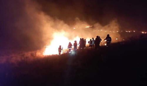 Pánico. Vecinos fueron afectados por el fuego y el humo. Foto: Cortesía