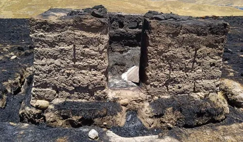 Vivienda afectada por incendio forestal en Espinar. Foto: Erix Chino.