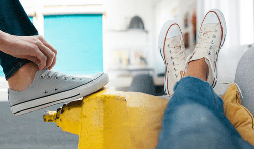 Los agujeros de algunas zapatillas no son de adorno y menos una equivocación del diseñador. Foto: composición LR/Cope/Mundo deportivo Los agujeros de algunas zapatillas no son de adorno y menos una equivocación del diseñador. Foto: composición LR/Cope/Mundo deportivo