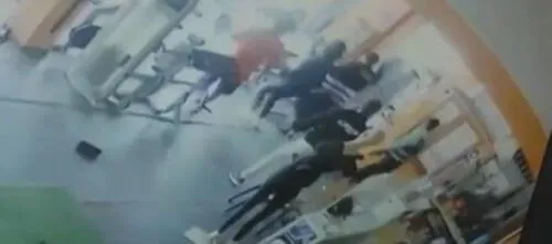 PNP logró detener a los hampones en flagrancia. Foto: captura / América Noticias