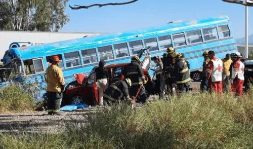 Los 2 menores hijos tuvieron que recibir respiración RCP de parte de pobladores que encontraron accidente. Foto: difusión/El Universal