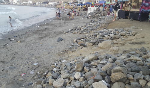 Huanchaco va perdiendo sus amplias playas por la erosión costera. Foto: La República Huanchaco ha ido perdiendo sus amplias playas por la erosión costera. Foto: La República