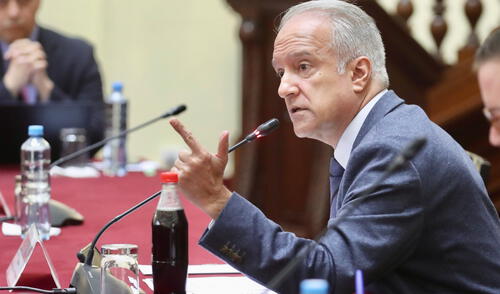 Hernando Guerra García preside la Comisión de Constitución. Foto: Congreso Hernando Guerra García preside la Comisión de Constitución