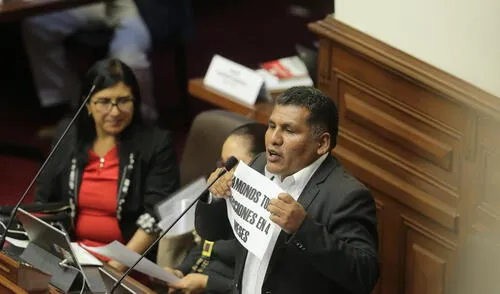 Jaime Quito pidió un cuarto intermedio para asegurar votos de otras bancadas. Foto: La República Jaime Quito pidió un cuarto intermedio para asegurar votos de otras bancadas. Foto: La República