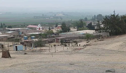 Vecinos piden que se ejecute la obra definitiva prometida por el Gobierno Regional de manera urgente. Foto: Radio RSD Chimbote Vecinos piden que se ejecute la obra definitiva prometida por el Gobierno Regional de manera urgente.