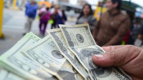 El billete verde en el mercado paralelo cotizaba a S/3,790 la compra y S/3,820 la venta. Foto: Andina Precio del dólar abre a la baja y cotiza en S/3,8052 este martes 28 de febrero