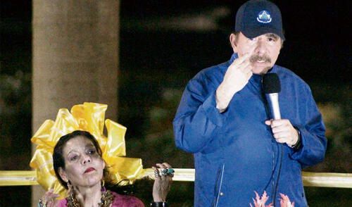 dictadura. Presidente Daniel Ortega junto a su esposa, la vicepresidenta Rosario Murillo. Foto: AFP larepublica.pe