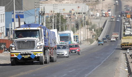 Despejadas. Las carreteras de Arequipa estuvieron despejadas ayer. Pasajes se vendieron con normalidad en terminales. Foto: Rodrigo Talavera/ LR Protestas en Arequipa