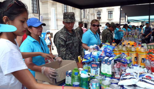 Punto de acopio de donaciones para damnificados de huaicos y lluvias. Foto: Agencia Andina ciclón Yaku
