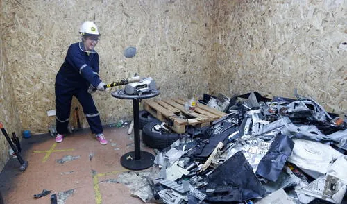 Ubicado en el centro de Lima, The Smash Club de Rolando Wissar y Katherine Gutiérrez ofrece dos cuartos de la ira.