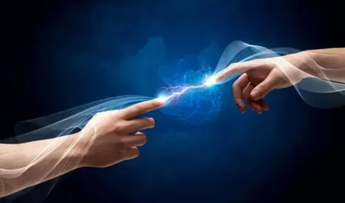 ¿Por qué tenemos la sensación de electrocutarnos cuando tocamos una persona?