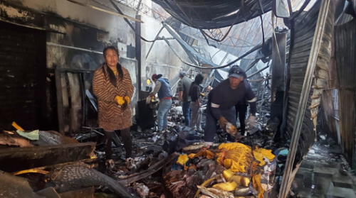 Sin nada. Afectados retiraron sus bienes que fueron afectados por el fuego.