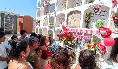 Día de la Madre en el cementerio