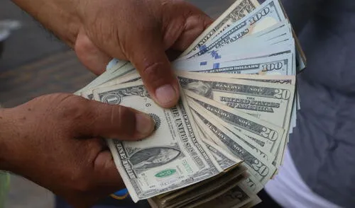 El billete verde en el mercado paralelo cotizaba en S/3,640 la venta y S/3,67 la compra. Foto: Andina Precio del dólar abre a la baja y se ubica en S/3,6582 este lunes 15 de mayo