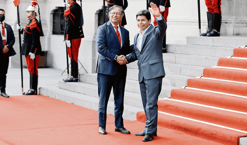 Crisis política. Petro y Castillo en Palacio de Gobierno, en Lima, durante su única visita. Foto: difusión larepublica.pe