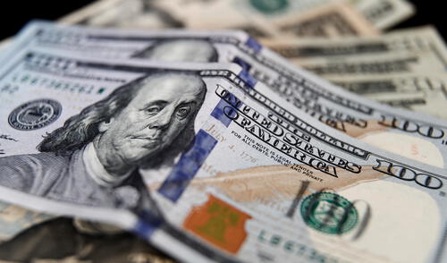 El billete verde en el mercado paralelo cotizaba en S/3,67 la compra y S/3,69 la venta, este martes 6 de junio de 2023. Foto: EFE Dólares