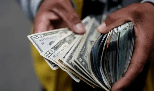 La divisa norteamericana en el mercado paralelo cotizaba a S/3,65 la compra y S/3,68 la venta. Foto: difusión/LR dólares cambista
