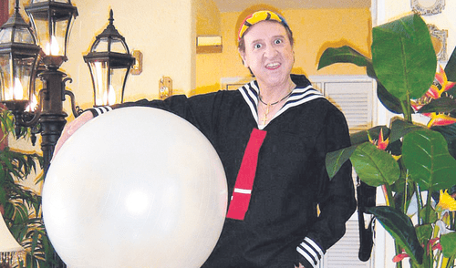 El reconocido Carlos Villagrán recuerda con cariño al elenco que lo hizo saltar a la fama y expresa su alegría por todo lo vivido. Foto: difusión larepublica.pe