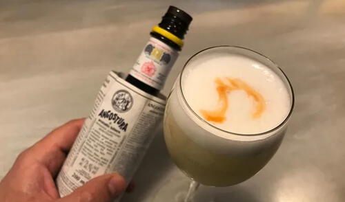 Se estima que el amargo de angostura se comenzó añadir al pisco sour en los años 60. Foto: Koketo larepublica.pe