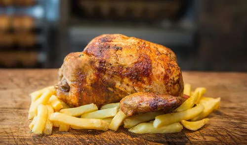 El pollo a la brasa no solo se come con papas, también se le puede juntar con el camote y la yuca.