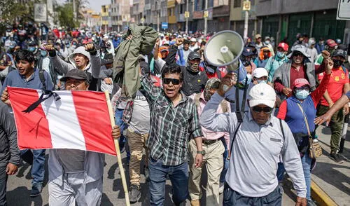 Colectas. Organizaciones realizan colectas para poder solventar viajes de representantes a la denominada "Tercera toma de Lima” para este 19 de julio. Foto: La República Dina Boluarte