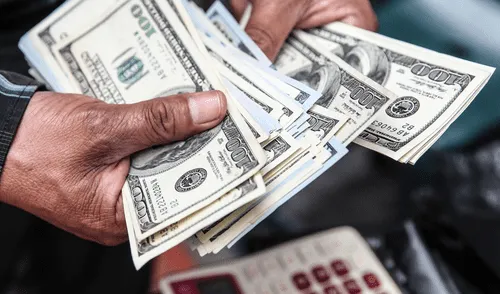El dólar en el mercado paralelo se ubicaba en S/3,600 la compra y S/3,640 la venta. Foto: Andina Precio del dólar inicia al alza y cotiza en S/3,6231 este martes 1 de agosto