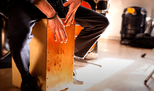 Conoce por qué se escogió esta fecha para conmemorar a uno de los instrumentos más famosos del Perú. Foto: Pexels Día del Cajón Peruano