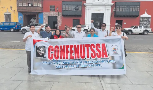 Plantón. Dirigentes reclamaron en plaza de Armas de Trujillo. Foto: difusión Plantón. Dirigentes reclamaron en plaza de Armas de Trujillo.