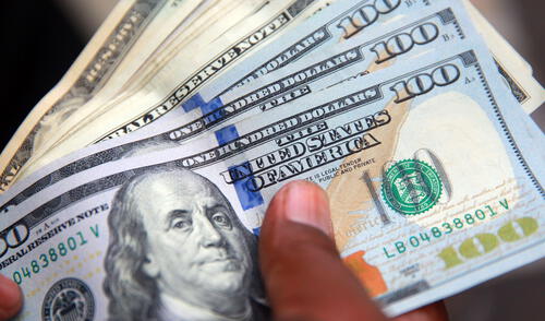 El dólar en el mercado paralelo cotizaba en S/3,660 la compra y S/3,700 la venta. Foto: Andina Precio del dólar inicia a la baja y cotiza en S/3,6848 este viernes 25 de agosto