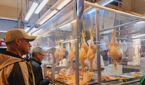 Este lunes se comercializaron 1.908 toneladas de pollo en Lima. Foto: URPI-LR Precio mayorista del pollo baja a menos de S/6 el kilogramo por caída en cotización del maíz