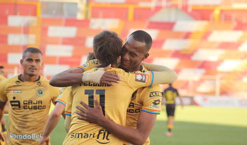 Triunfo. Ayarza felicita a Rodríguez por su golazo ante ADT, luego decayó el juego del equipo Triunfo. Ayarza felicita a Rodríguez por su golazo ante ADT, luego decayó el juego del equipo