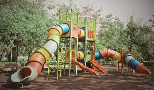 Menor de edad habría fallecido asfixiada por cordones de su ropa de kínder. Foto: istock.com México, muerte en kínder