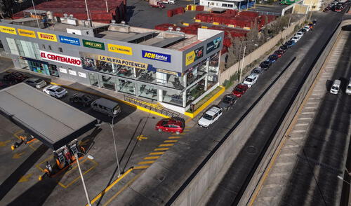 Problema. En grifos se forma largas colas por el GLP.