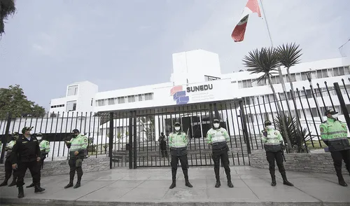 Tomada. El Congreso, en alianza con exmiembros del TC y apoyo del actual Tribunal, logró que representantes de universidades tomen el control de la Sunedu. Foto: John Reyes/La República larepublica.pe