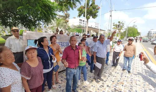 Pobladores exigen a la alcaldesa Janet Cubas obras de prevención en sus sectores.Pobladores exigen a la alcaldesa Janet Cubas obras de prevención en sus sectores.