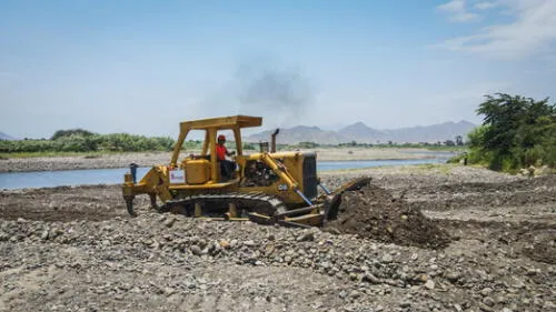 Maquinaria. Trabajos empezaron en el sector La Puntilla.
