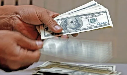 El dólar en el mercado paralelo cotizaba en S/3,810 la compra y S/3,840 la venta. Foto: Andina Precio del dólar inicia a la baja y cotiza en S/3,8290 este martes 10 de octubre