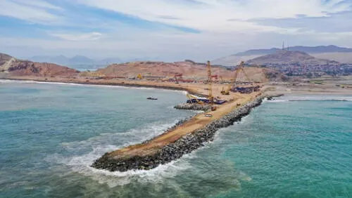 Puerto de Chancay tendrá capacidad de recibir buques de 18.000 contenedores a plena carga. Foto: Andina larepublica.pe