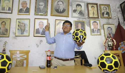 El presidente del Aurora va con su chicote por todo lado porque le trae suerte. Foto: La República Arequipa | Copa Perú