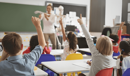 Según medios locales, la profesora agregaba a sus alumnos por Instagram para después pedirles que guardaran su número en WhatsApp. Foto: Bigstock/Ref. Argentina, profesora denunciada